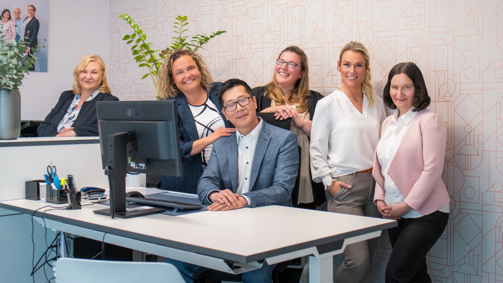 Das Team von Dr. Lehner Immobilien im Büro
