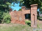 PROVSIONSFREI für Käufer! Entkerntes Gutshaus mit Wald als Flächendenkmal - ehemaliger, gemauerter Eingang