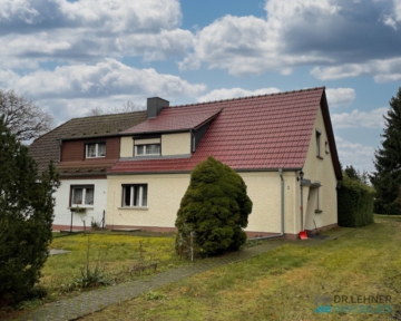 Doppelhaushälfte mit großzügigem Grundstück in Neuruppin OT Treskow, 16816 Neuruppin / Treskow, Doppelhaushälfte