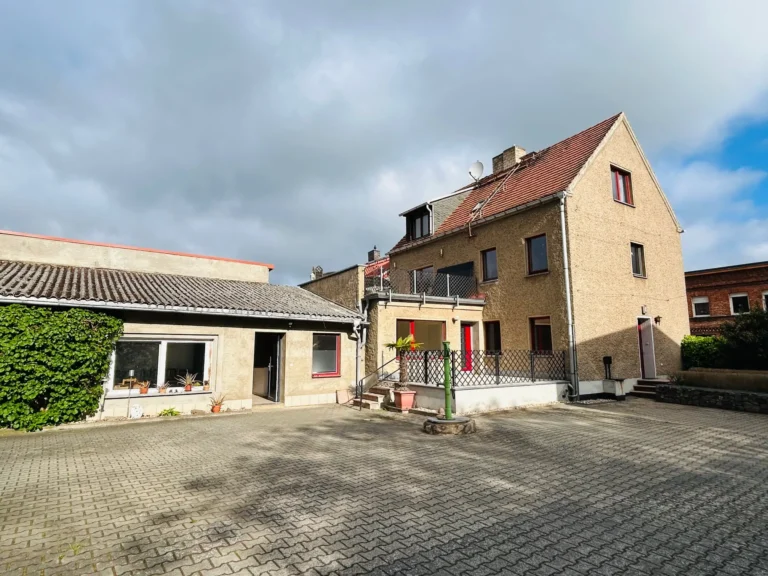 Wohnhaus Rückansicht, Zweifamilienhaus in Putlitz