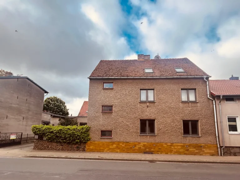 Wohnhaus Vorderansicht ok 1, Zweifamilienhaus in Putlitz